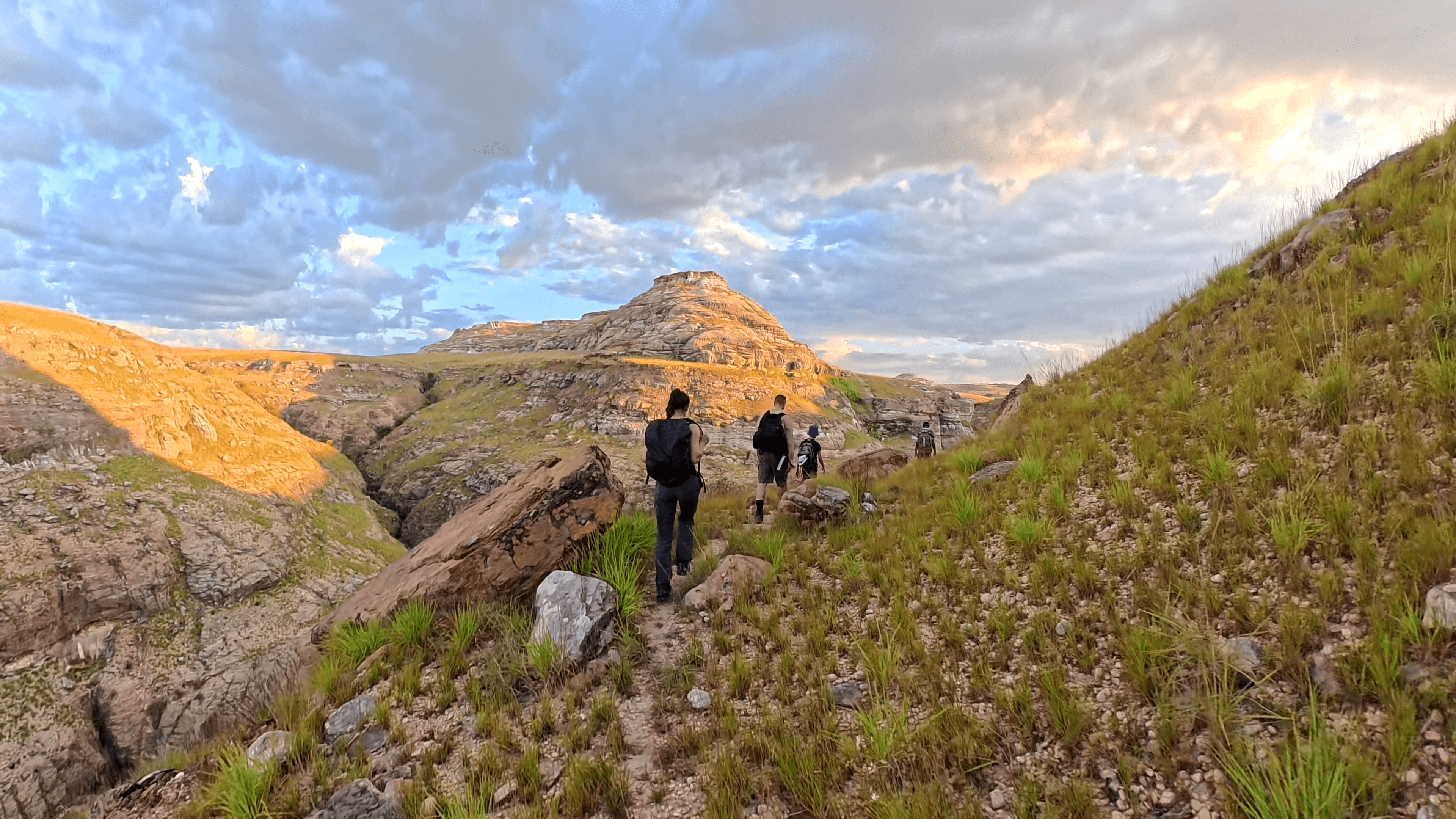 Canyons et zones arides du massif du Makay